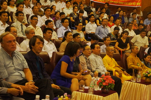 Đông đảo bạn bè quốc tế và các tầng lớp nhân dân  TP Đà Nẵng tham gia lễ mít tinh